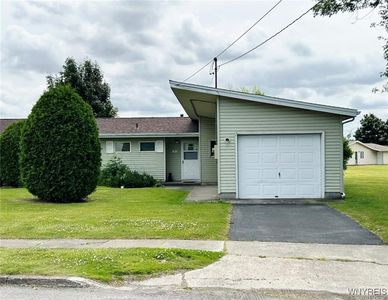 6 Steele Cir, Niagara Falls, NY, 14304