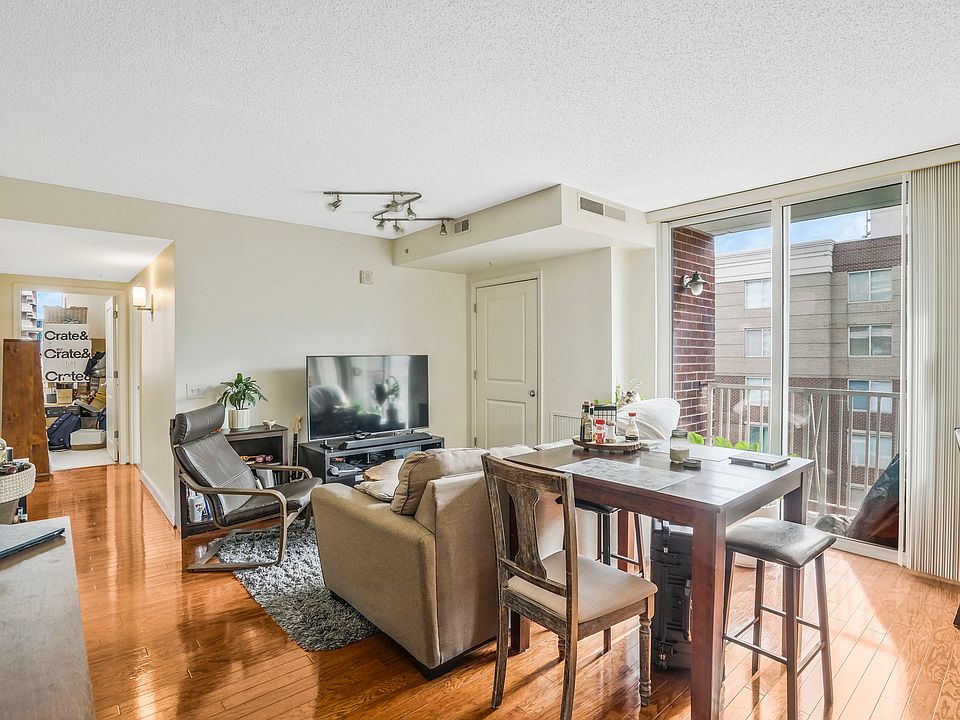 1st image of 880 N Pollard St APT 904