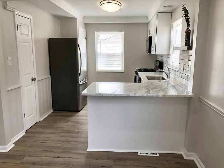 13431 Oak Park Blvd — Photo 3