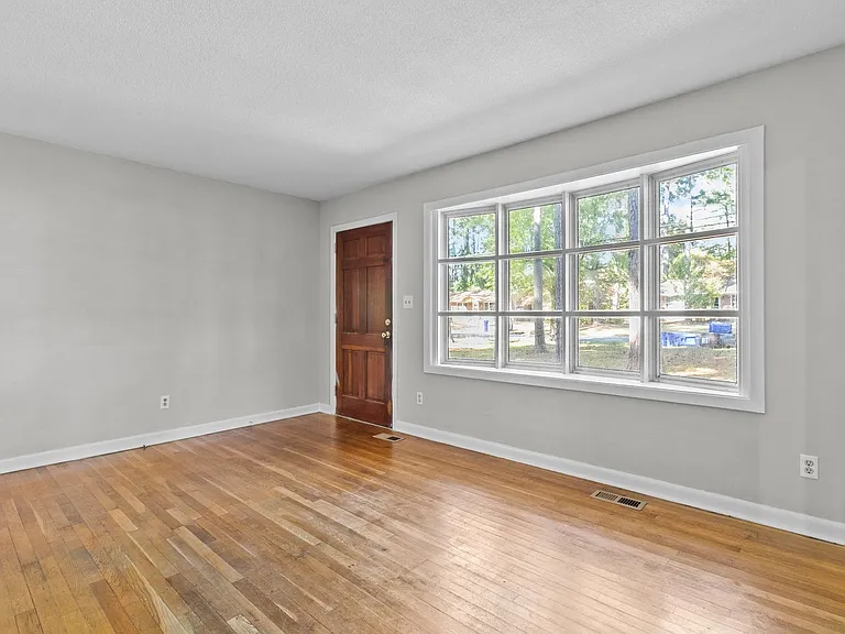 7505 Crown Ave — Photo 8