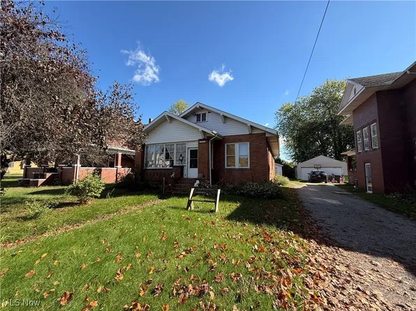1423 Roanoke Ave, Uhrichsville, OH 44683