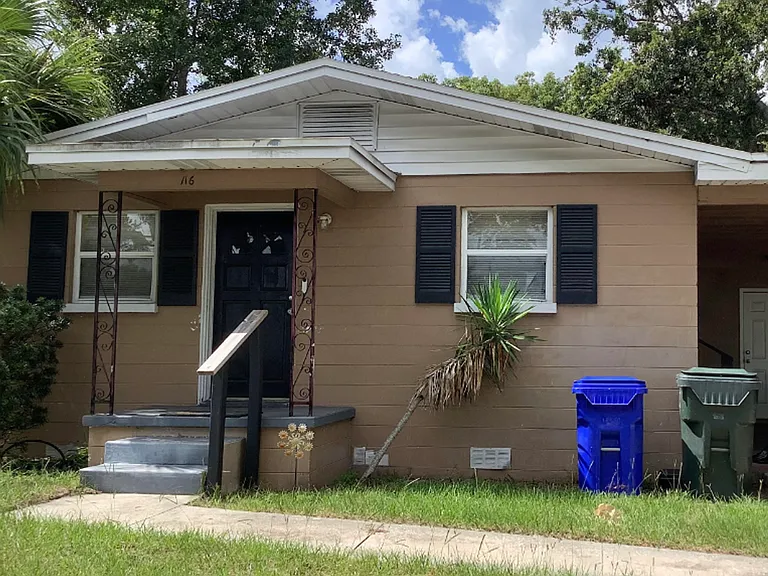 116 Bassedena Cir S — Photo 1