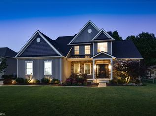 9675 Grand Oaks Trl, Olmsted Falls, OH 44138
