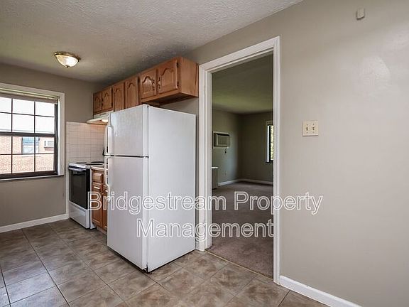 4th image of 550 Wiltshire Blvd APT D