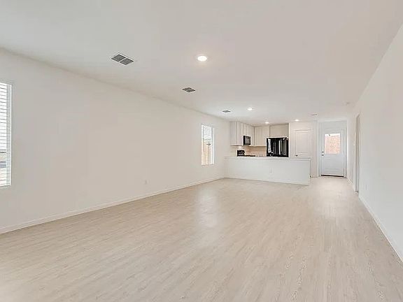 3rd image of 1409 Merlin Bluff St