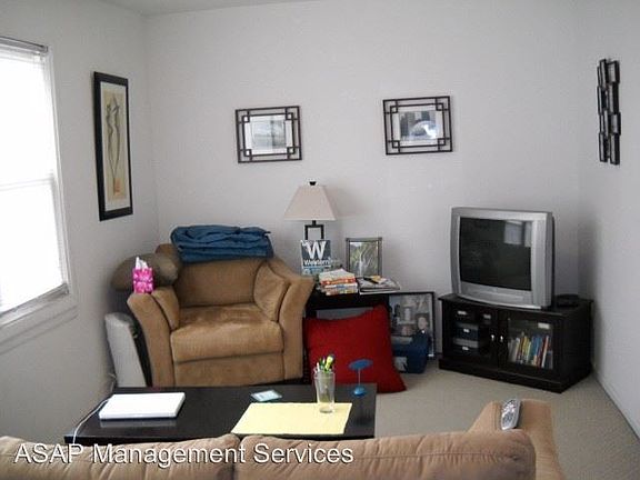2nd image of 4522 N Lincoln Ave #2F