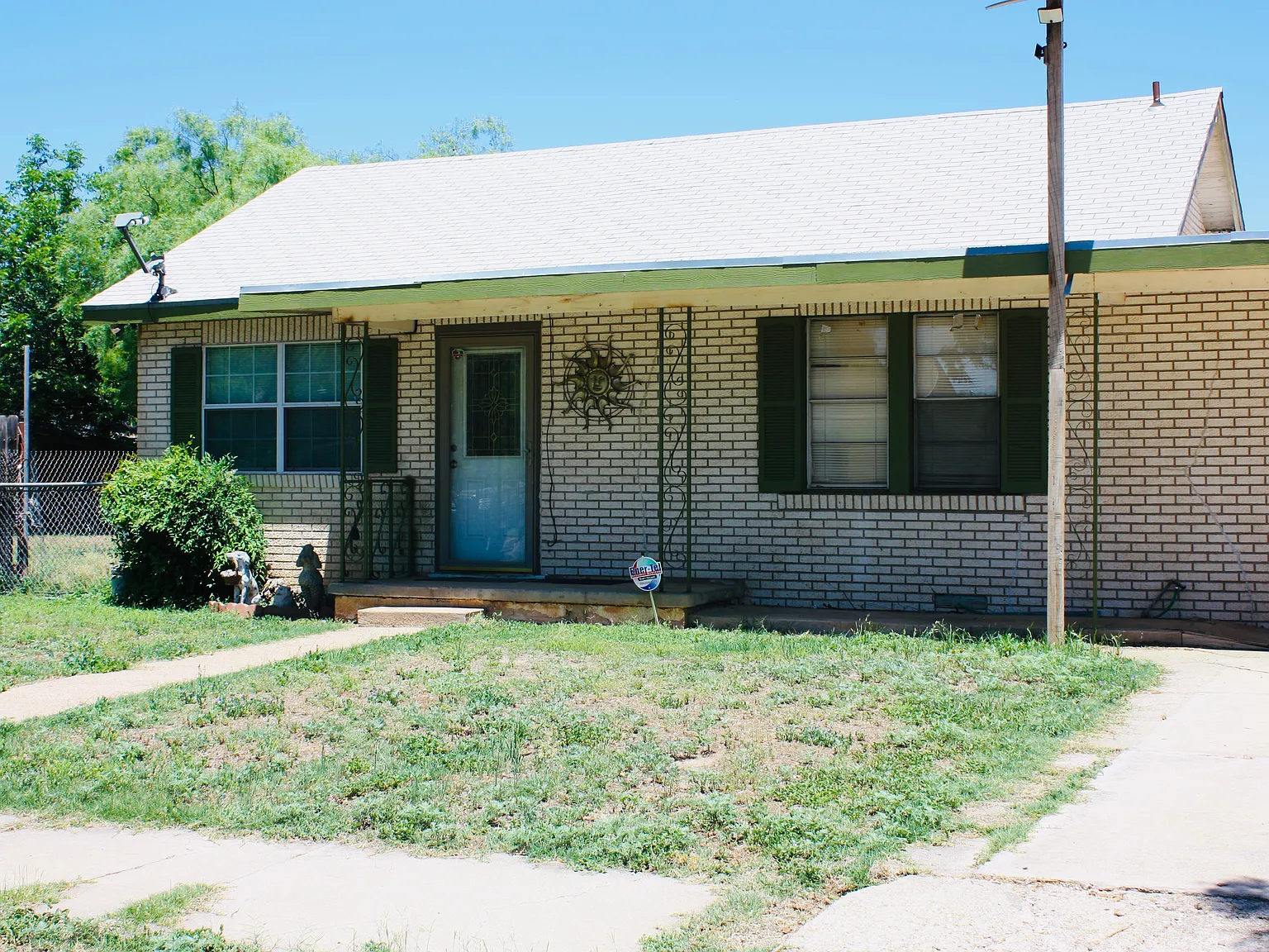 4 bed, 1800 sqft, $1,600 — Photo 1
