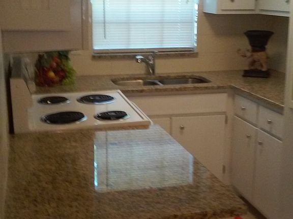 3rd image of 813 Courtington Ln APT B