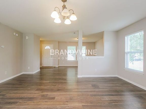 4th image of 743 Thornwood Ln