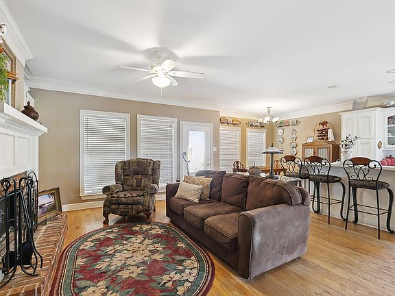 3rd image of 3959 Emily Dr
