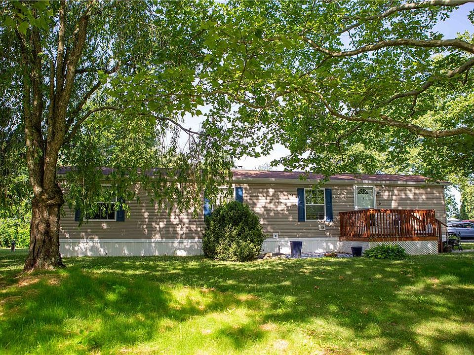 1st image of 6 Spruce Cir