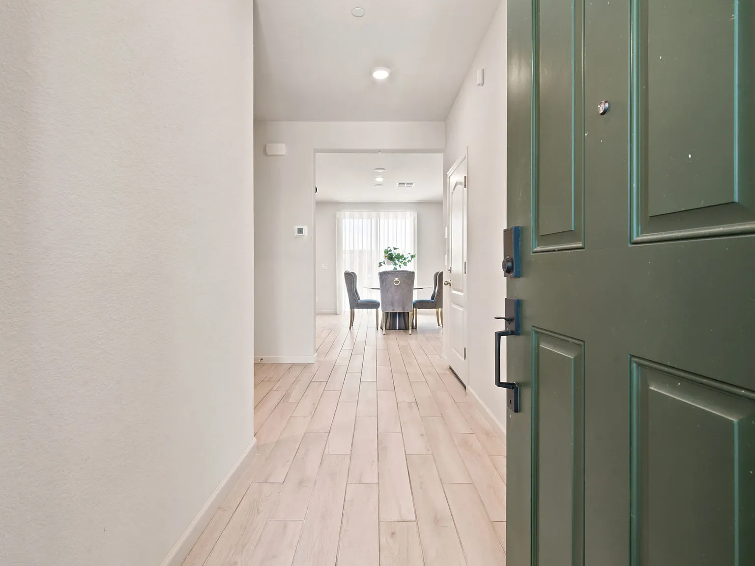 4 bed, 2493 sqft, $3,500 — Photo 2