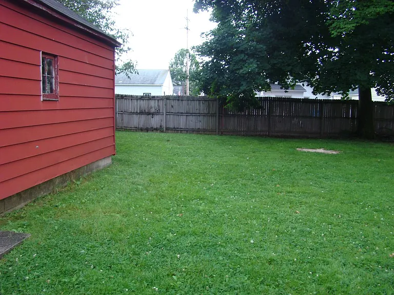 305 W Northview Ave — Photo 14