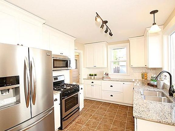 2nd image of 1577 Sargent Ave