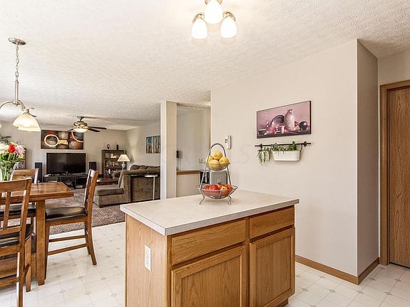 3rd image of 5881 Heather Meadow Dr
