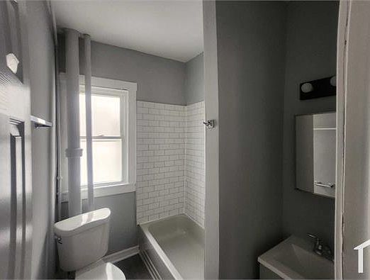3rd image of 8927 S Muskegon Ave #2B