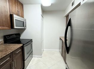 8886 SW 3rd St, Pembroke Pines, FL 33025