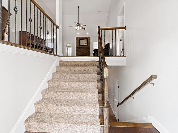 3rd image of 737 W Accipiter Cir