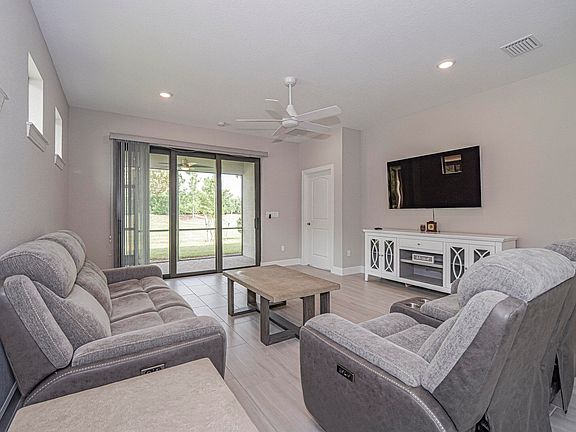 4th image of 4015 Basket Oak Circle