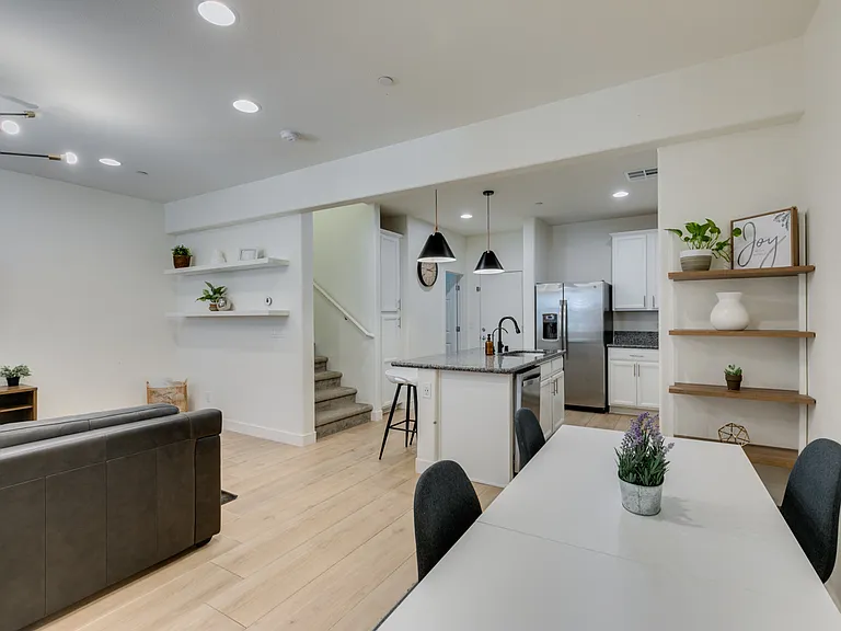 77 Alamere Falls Dr — Photo 3
