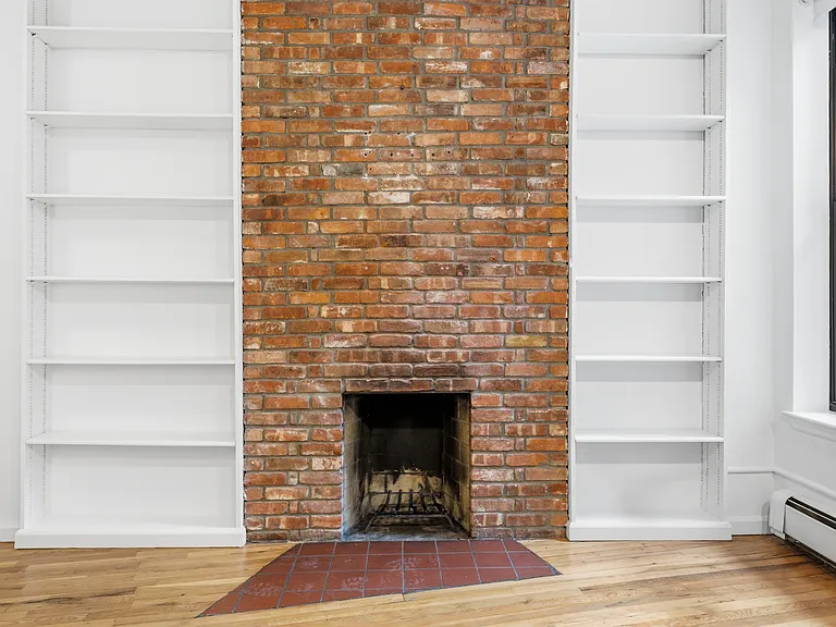 135 W 24th St #3D — Photo 5