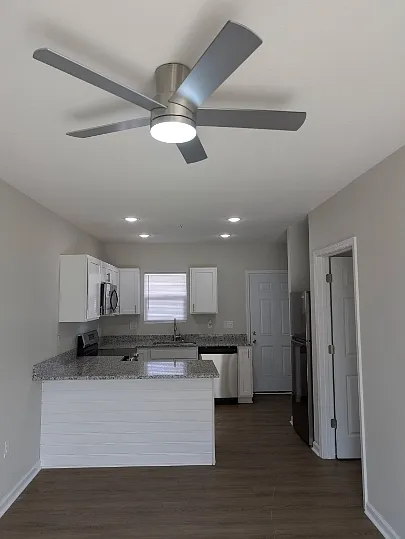 1106 S Mitchell St - T — Photo 3