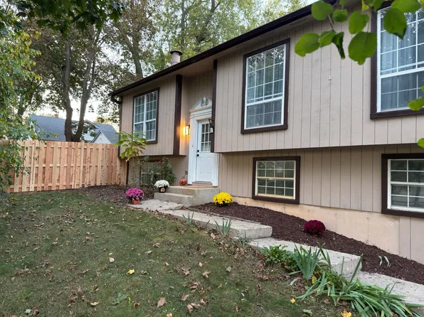 23726 N Overhill Dr, Lake Zurich, IL 60047