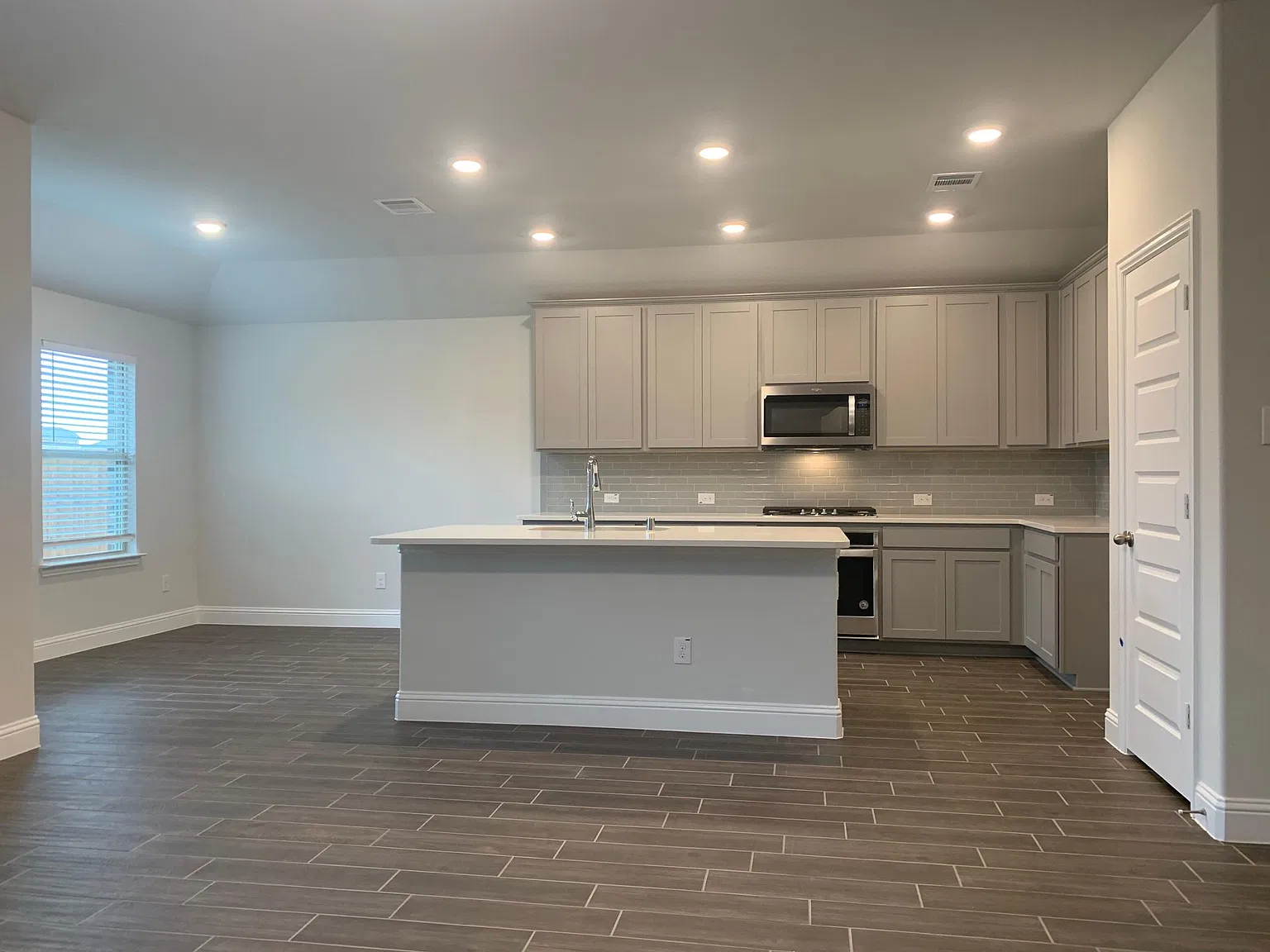 4 bed, 2097 sqft, $2,495 — Photo 4