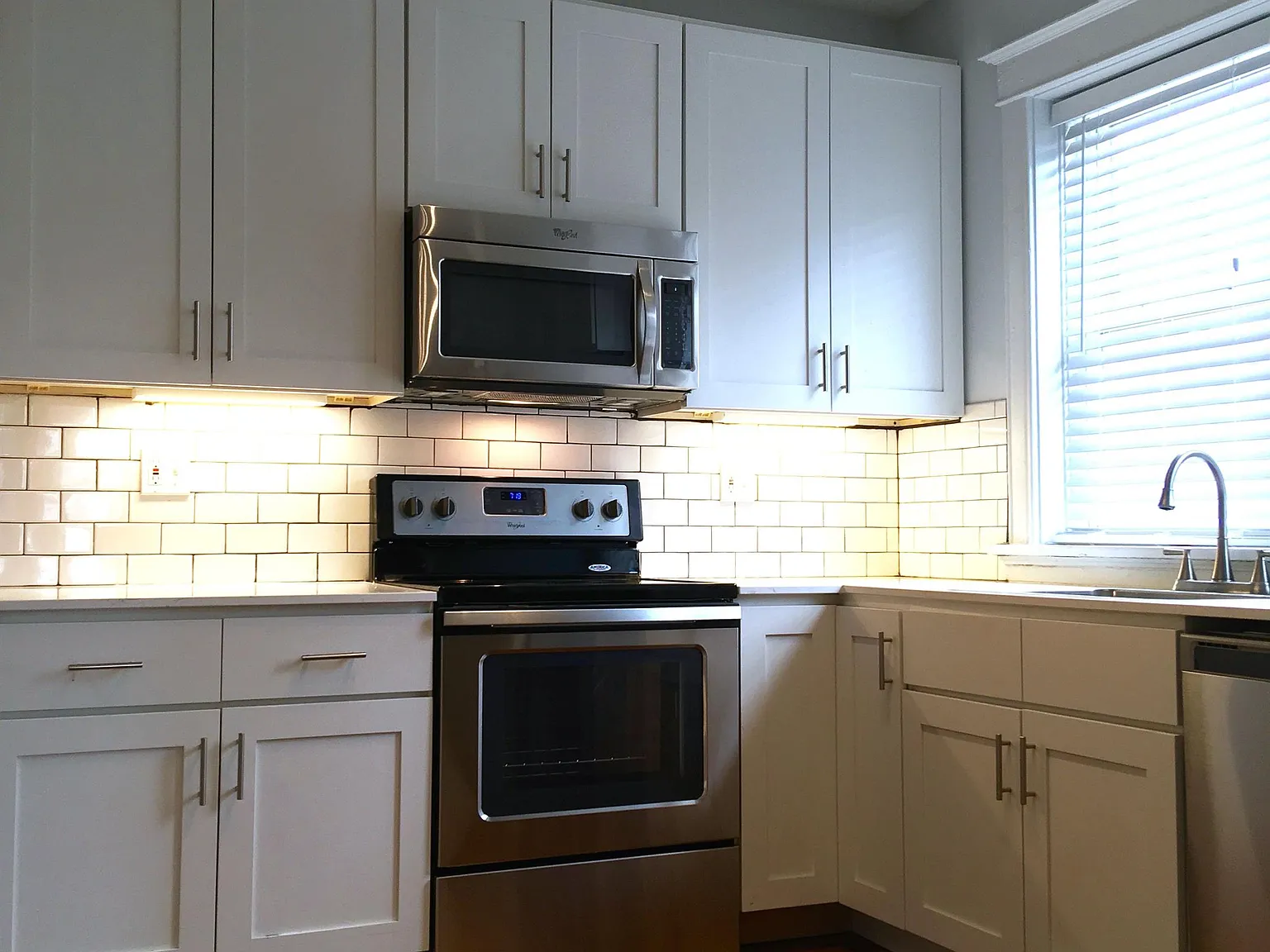 4203 Swan Ave - 1 West — Photo 1