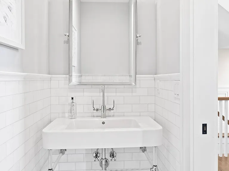 8 Greenway Dr — Photo 12