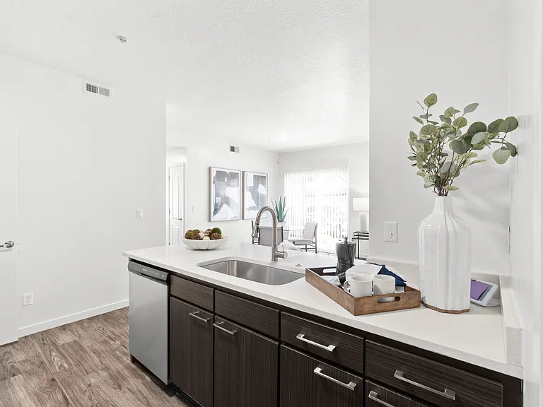 Wilshire Place — Photo 22