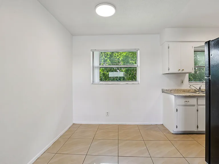 Parkcrest Apartments — Photo 12