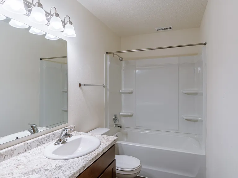 Fargo, ND Westwood Apartments | Bathroom