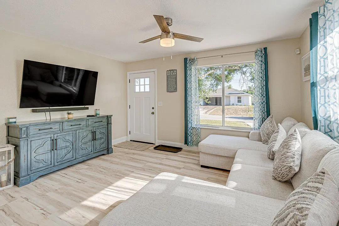 3 bed, 1260 sqft, $1,900 — Photo 2