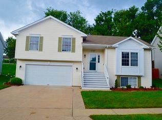 2120 W 57th St, Davenport, IA 52806