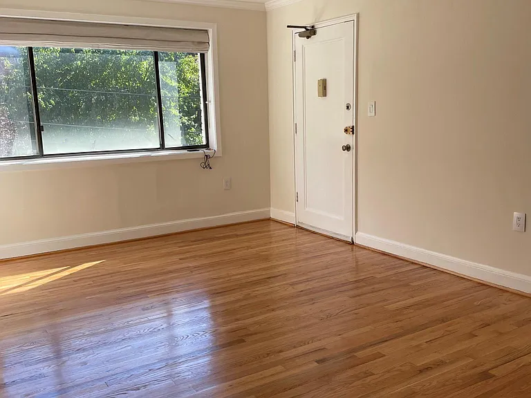 2600 Tunlaw Rd NW #4 — Photo 2