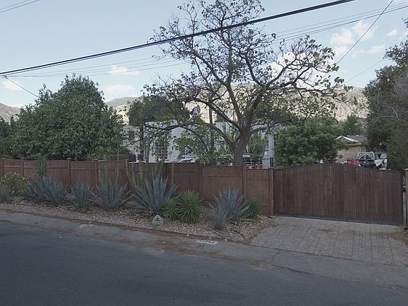 3rd image of 13742 Gladstone Ave