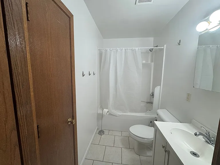 525 E 47th St — Photo 36