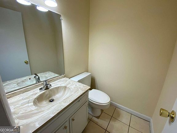 5th image of 183 Woodstone Dr