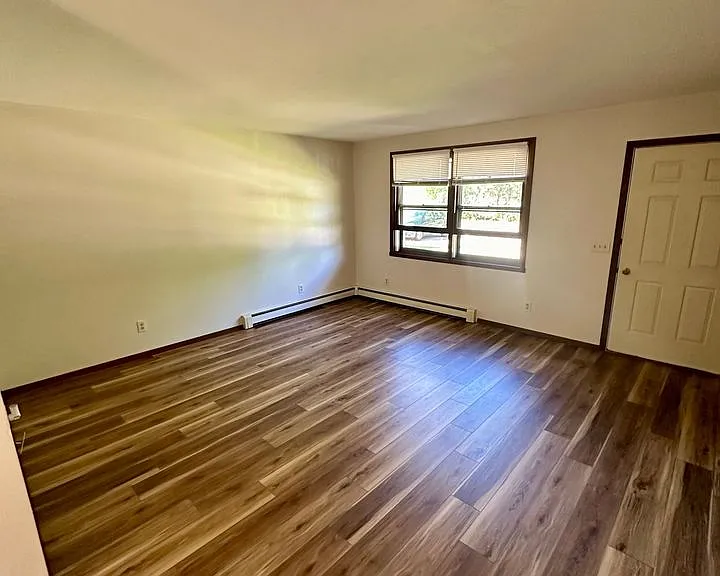 800 Whiting Ave — Photo 3