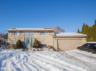 8453 Smethwick Rd, Sterling Heights, MI 48312