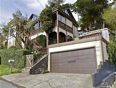 12 Bayview Ave photo 1