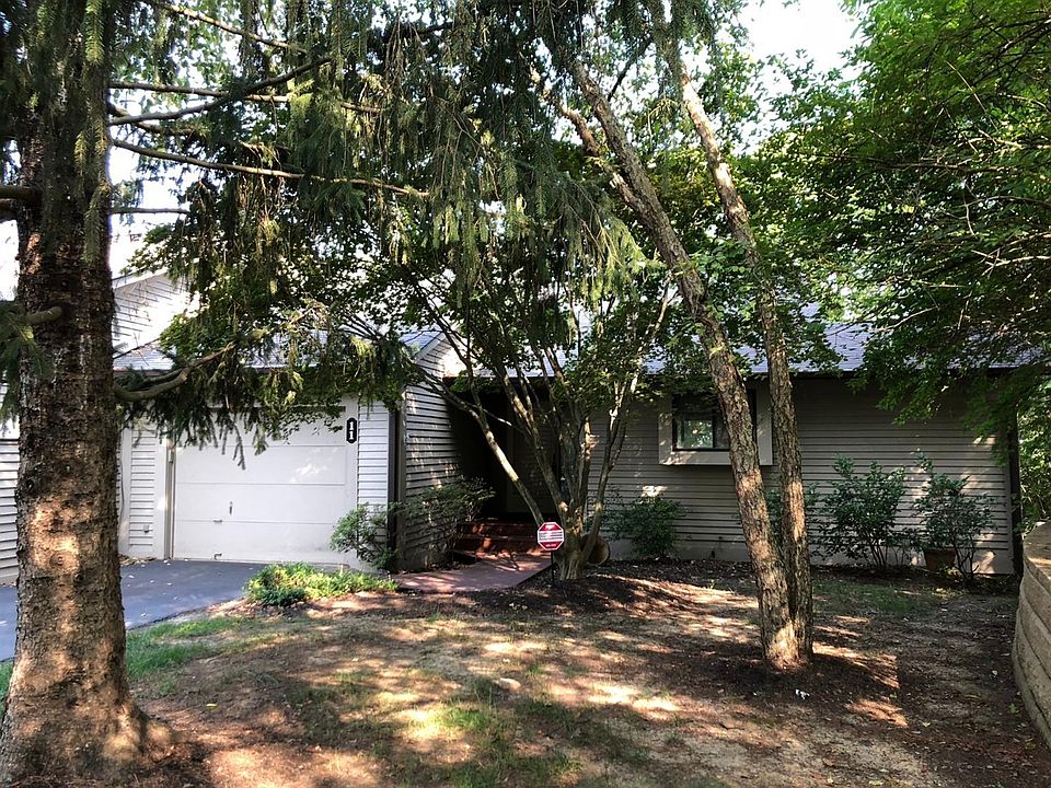 1st image of 11 Miami Woods Dr