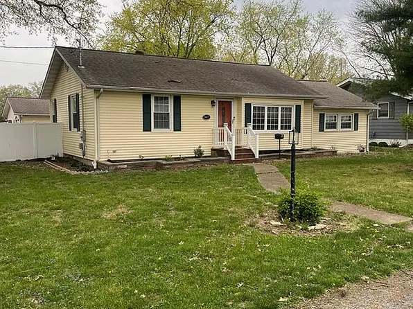 607 N Plum St, Breese, IL 62230