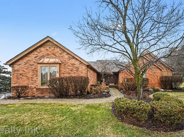 36758 Valley Ridge Dr, Farmington Hills, MI 48331