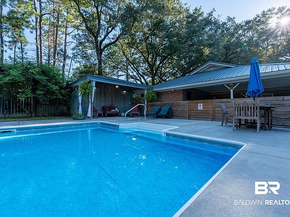 4th image of 45533 Chalet Dr