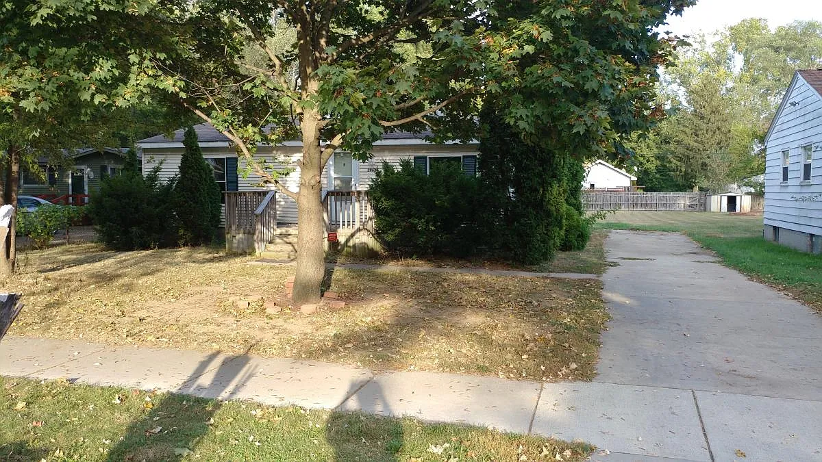 2063 Woodale Ave photo 1