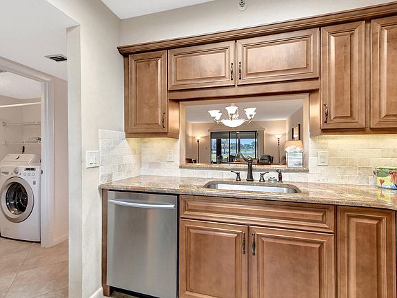 4th image of 6866 Huntington Lane #105