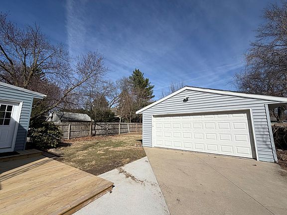 2nd image of 618 Brookland Park Dr