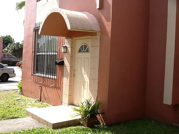 4th image of 263 NE 142nd St #20B